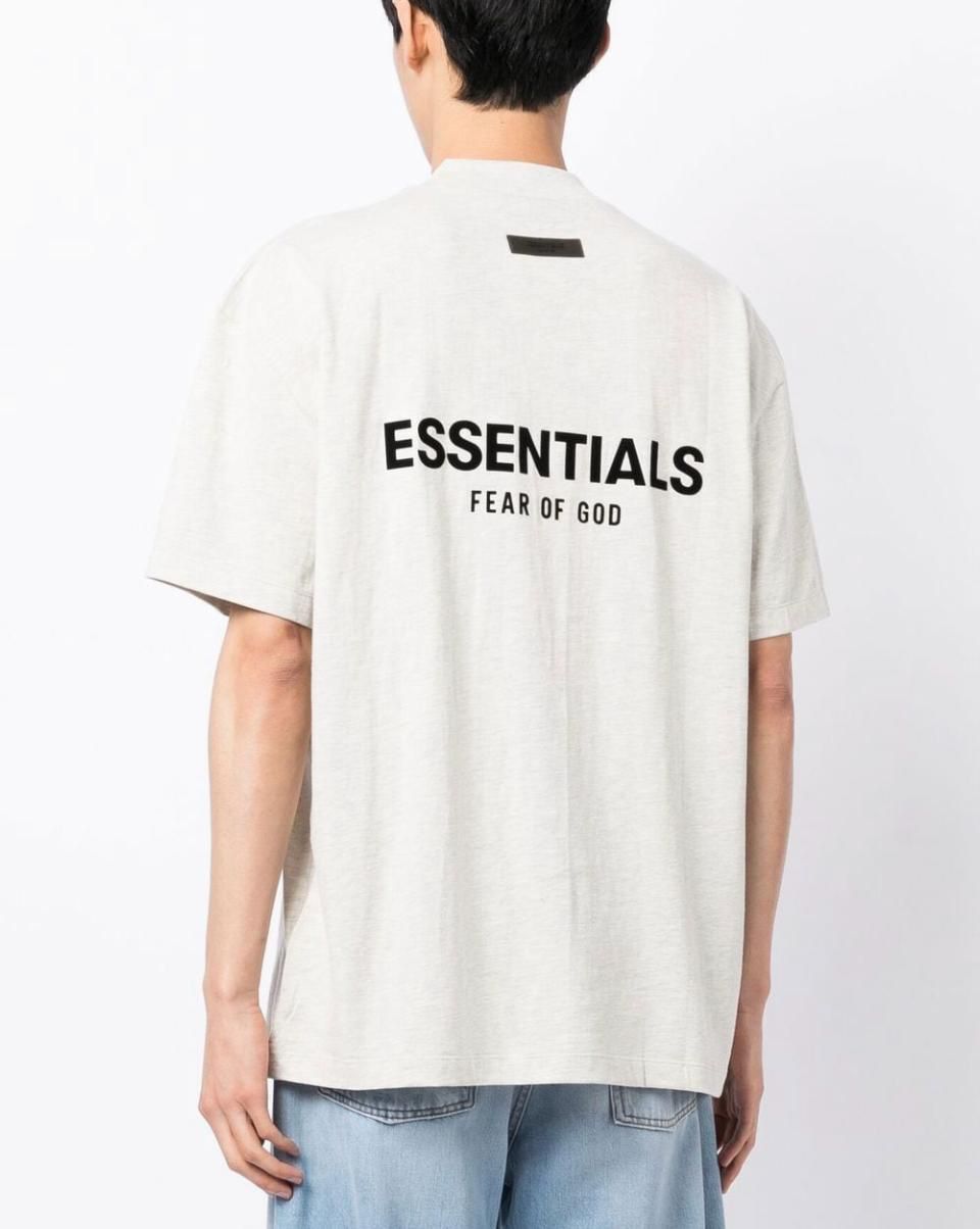 Essentials-Tee Blanca Manga Corta